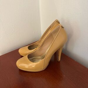 Elaine Turner Pumps